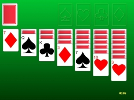 Niet alleen bordspellen, maar ook kaartspellen als Solitaire zijn aanwezig.